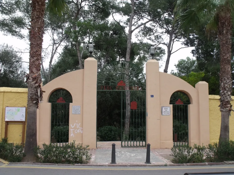 Entrance gate of Parc Municipal l'Hort de Trénor in Torrent.