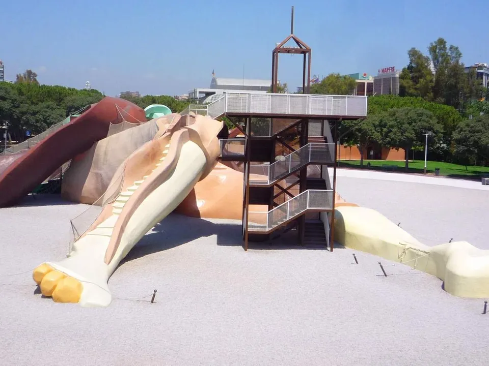 Gulliver playground structure in Valencia's Jardín del Turia.